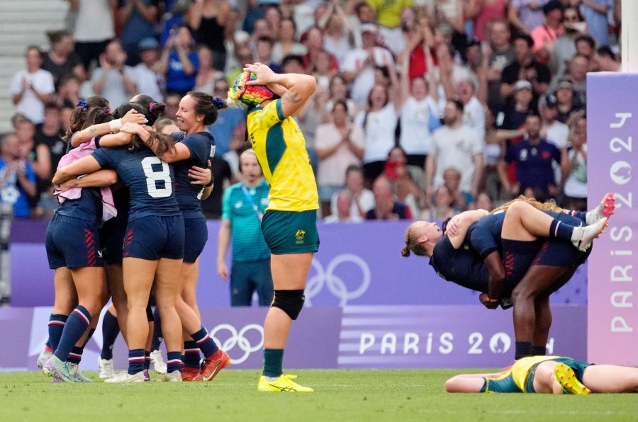 The United States celebrates after their win against Australia in the women's rugby sevens bronze medal match