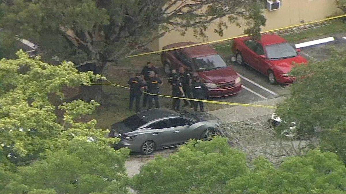 Fort Lauderdale police investigates death of two people inside home ...