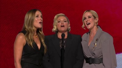 The Chicks sing National Anthem on the final day of the DNC in Chicago