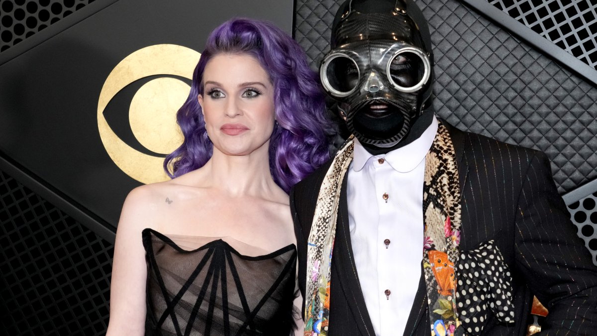 Kelly Osbourne sends warning message after Sid Wilson's fire accident