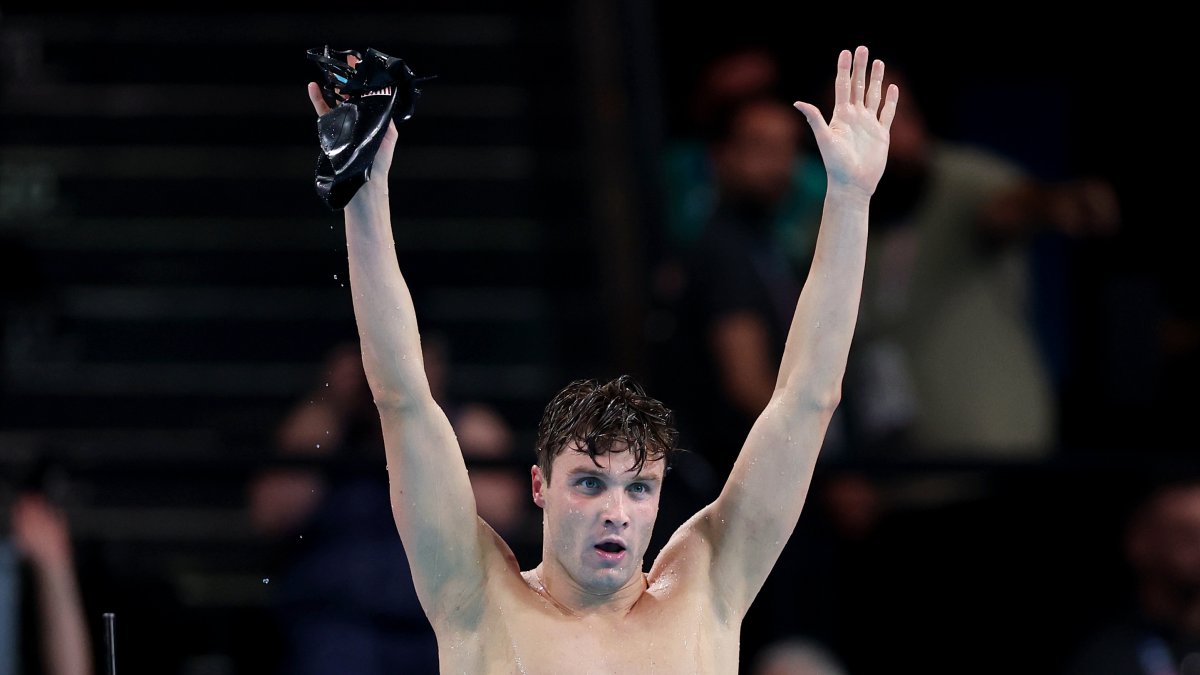 Team USA swimmer Bobby Finke wins 1,500m gold in record time NBC 6