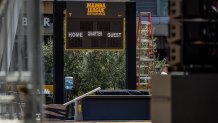 Nike construye la cancha en L.A. Live en el centro de Los Ángeles para el segundo torneo anual Mamba League Invitational en honor a la "Semana Mamba" y el Día de Kobe Bryant el 24 de agosto. Foto cortesía de ESPN Los Ángeles.