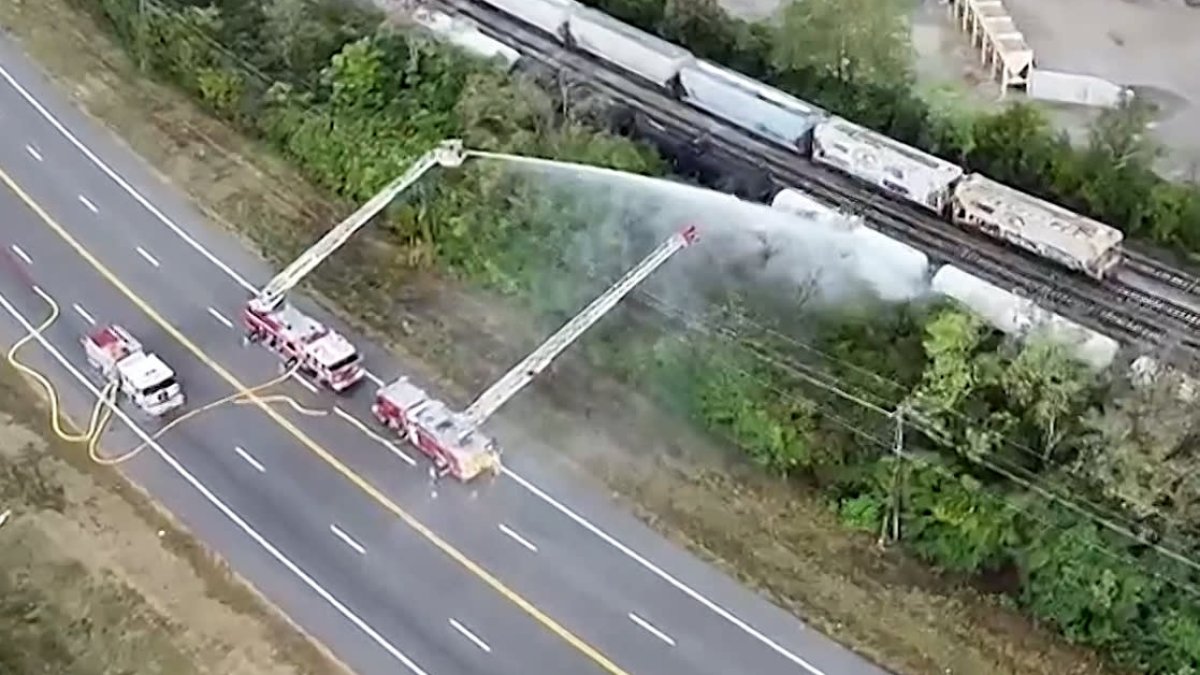 Officials worry chemical gas leak may cause explosion near Cincinnati(01)