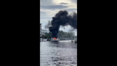 Captan incendio de dos botes cerca de Pompano Beach Yacht Club