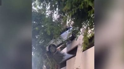 WATCH: Porsche SUV left dangling from parking garage in Florida