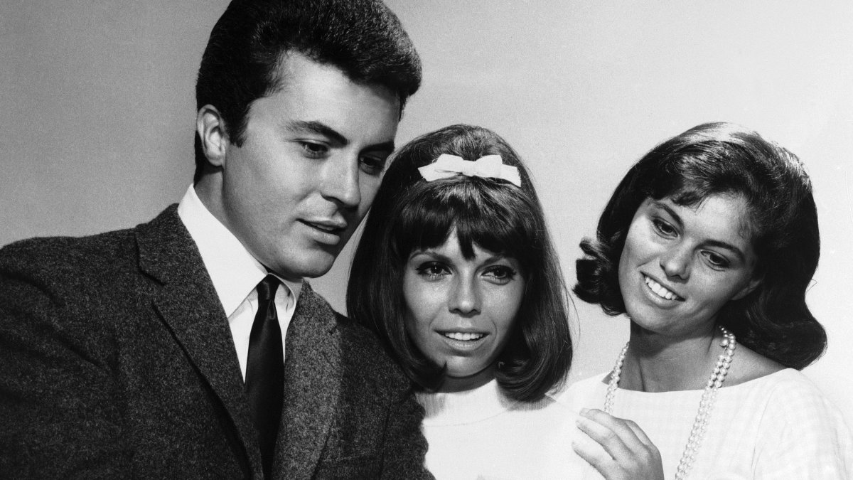 James Darren, ‘Gidget' teen idol, singer and director, dies at 88