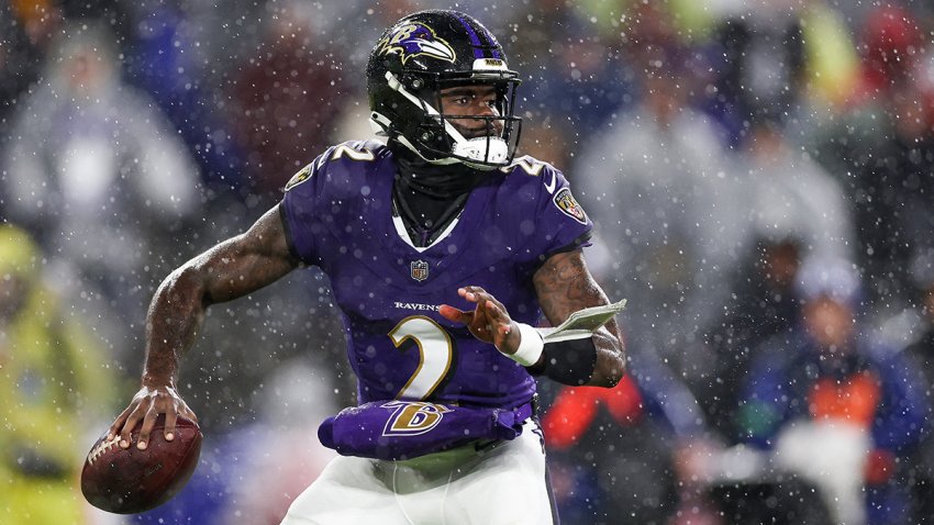 BALTIMORE, MARYLAND – JANUARY 06: Tyler Huntley #2 of the Baltimore Ravens looks to throw a pass in the first quarter of a game against the Pittsburgh Steelers at M&T Bank Stadium on January 06, 2024 in Baltimore, Maryland. (Photo by Patrick Smith/Getty Images)