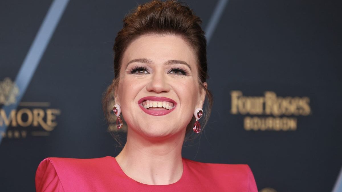 'I want the show to be perfect': Kelly Clarkson postpones start of Las Vegas residency