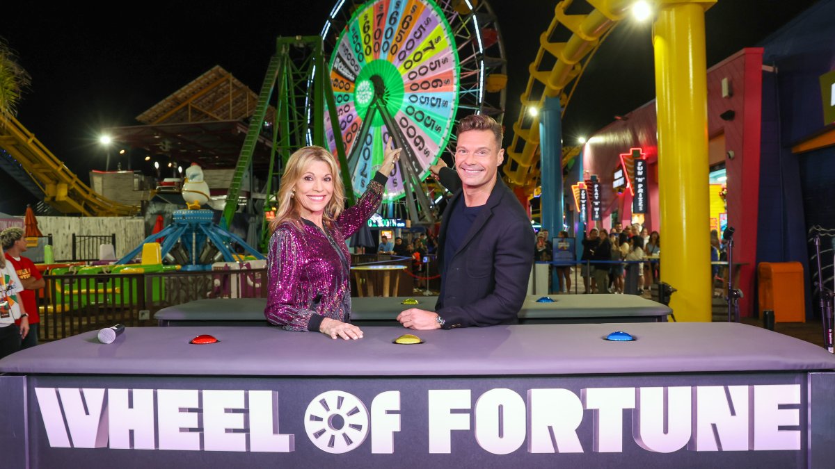 Ryan Seacrest debuts as new host of ‘Wheel of Fortune’