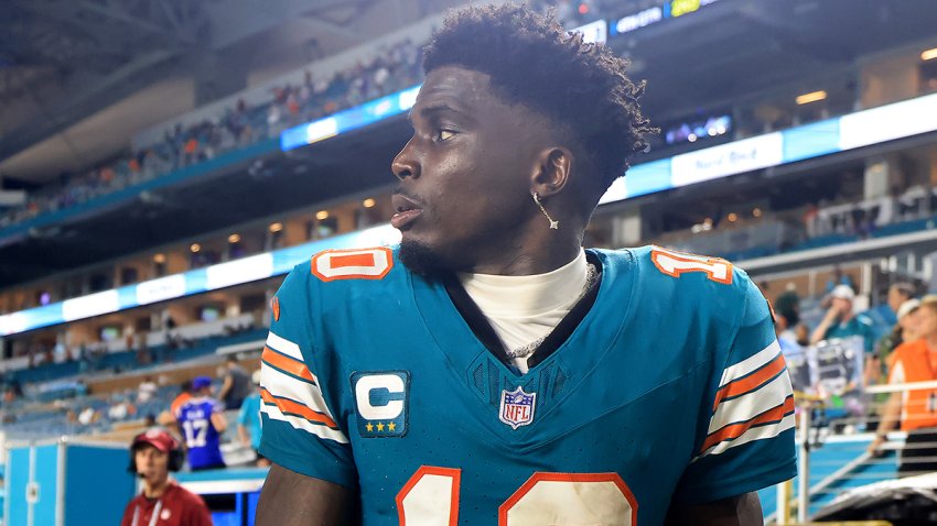 MIAMI GARDENS, FLORIDA – SEPTEMBER 12: Tyreek Hill #10 of the Miami Dolphins walks off the field after losing to the Buffalo Bills in the game at Hard Rock Stadium on September 12, 2024 in Miami Gardens, Florida. (Photo by Carmen Mandato/Getty Images)