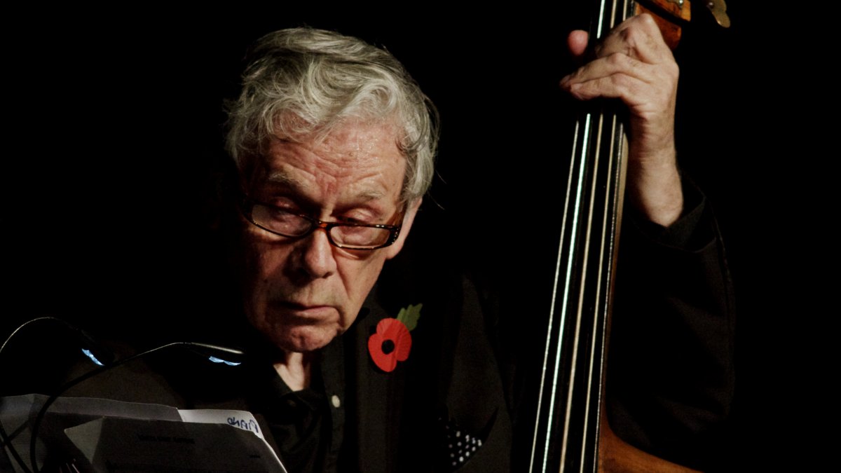 Bass guitarist Herbie Flowers, who played with David Bowie, Lou Reed and others, dies at 86