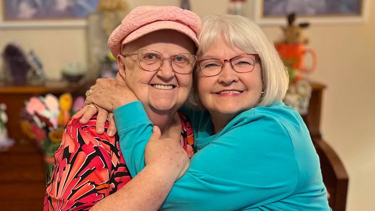 After 60 years of writing letters, pen pals meet face-to-face for the first time After 60 years of writing letters, pen pals meet face-to-face for the first time