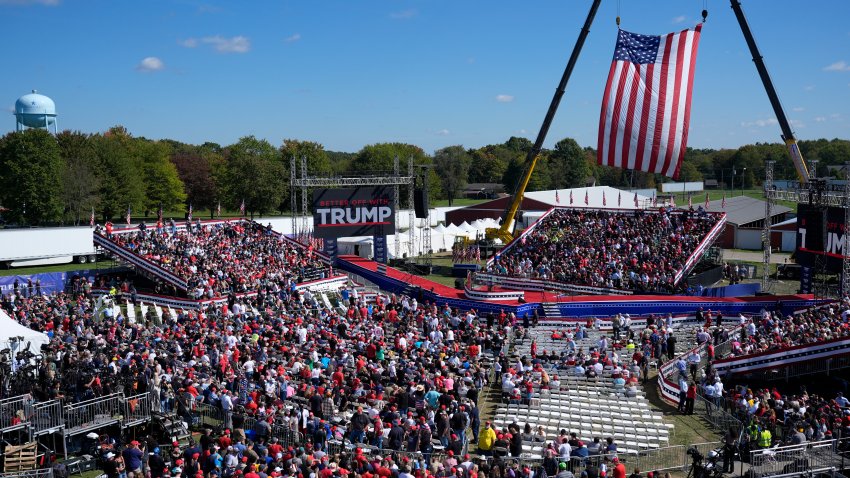 Supporters arrive before Republican presidential nominee