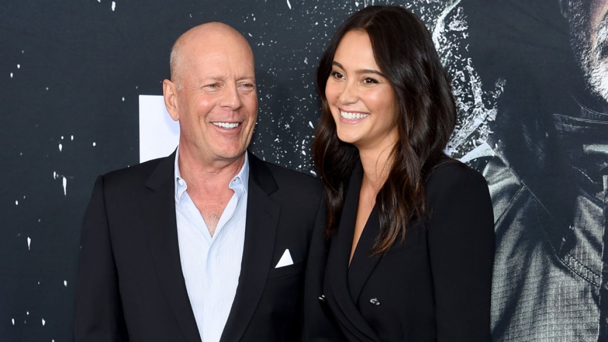 Bruce Willis' wife shares the first change she noticed in the actor leading up to his dementia diagnosis Bruce Willis' wife shares the first change she noticed in the actor leading up to his dementia diagnosis