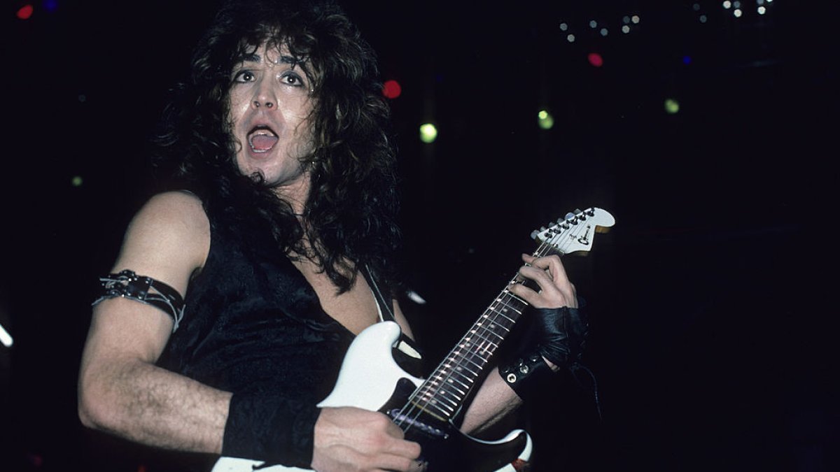 Rock guitarist Jake E. Lee hit multiple times in random Las Vegas shooting Rock guitarist Jake E. Lee hit multiple times in random Las Vegas shooting