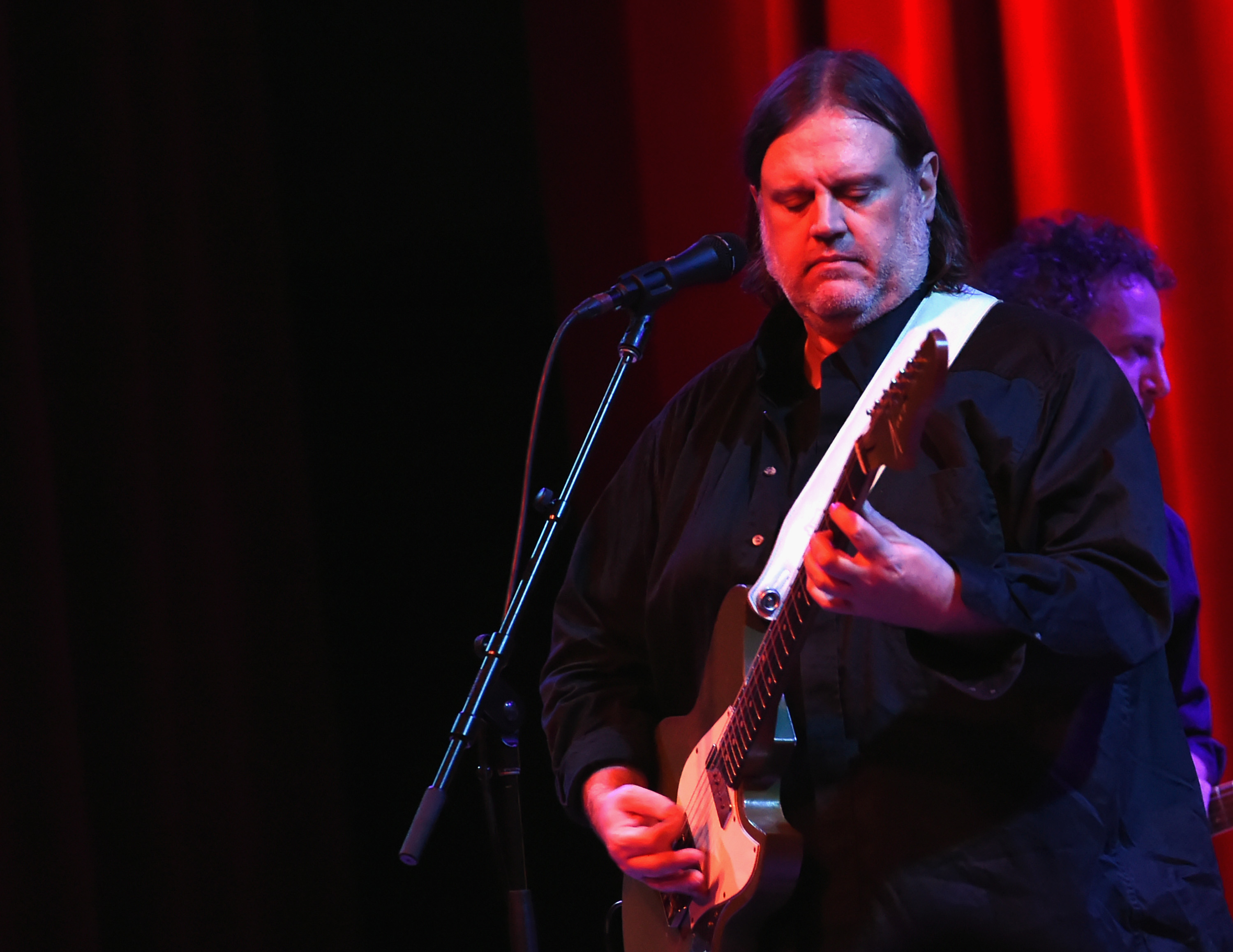 Matthew Sweet, alt-rocker known for '90s hit ‘Girlfriend,' suffers ‘debilitating' stroke on tour