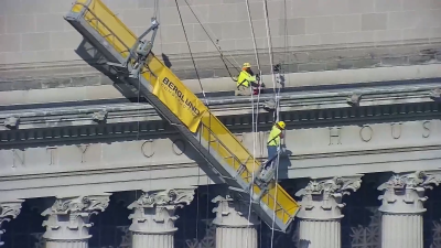 Worker rescued from Milwaukee County Courthouse scaffold