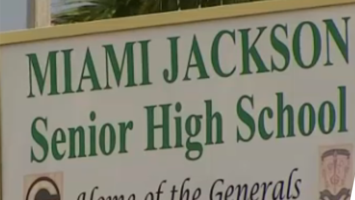 Teacher at Miami Jackson Senior High kissed, had relationship with student, report say...