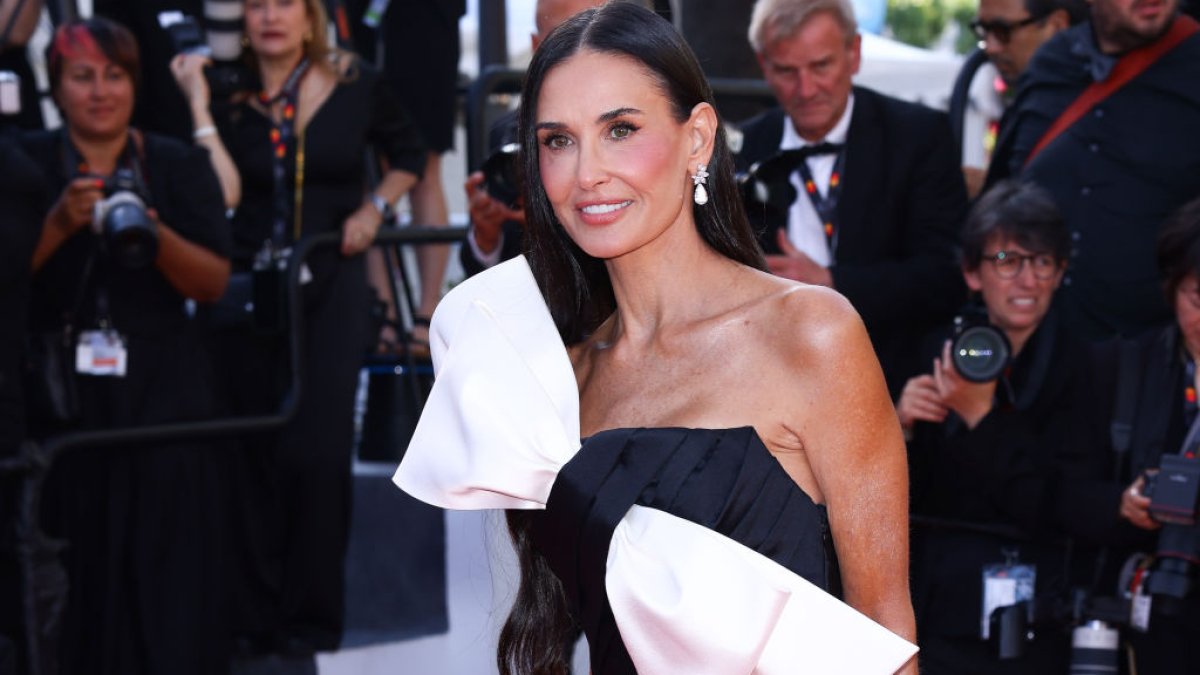 Demi Moore recalls a producer telling her to lose weight: ‘Embarrassing and humiliating' Demi Moore recalls a producer telling her to lose weight: ‘Embarrassing and humiliating'