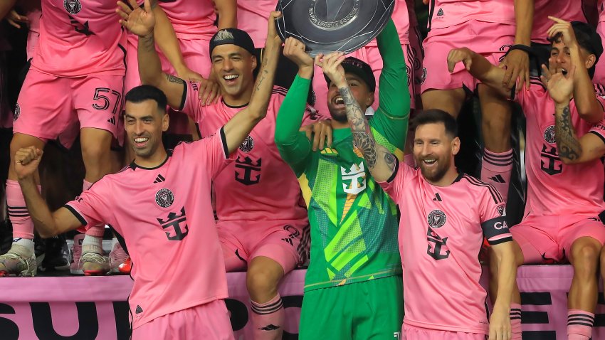 FORT LAUDERDALE, FL – OCTOBER 19 Inter Miami midfielder Sergio Busquets (15), forward Luis Suarez (9), Goalie Drake Callender and forward Leo Messi (10) hold up the Supporters’ Shield after the regular season match between Inter Miami CF vs New England Revolution on October 19, 2024 at DRV PNK Stadium in Fort Lauderdale, Florida. (Photo by Cliff Welch/Icon Sportswire via Getty Images)