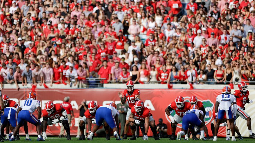 JACKSONVILLE, FL – NOVEMBER 02: Georgia Bulldogs quarterback Carson Beck (15) lines up for a play during the game between the Georgia Bulldogs and the Florida Gators on November 2, 2024 at EverBank Stadium in Jacksonville, Fl. (Photo by David Rosenblum/Icon Sportswire via Getty Images)