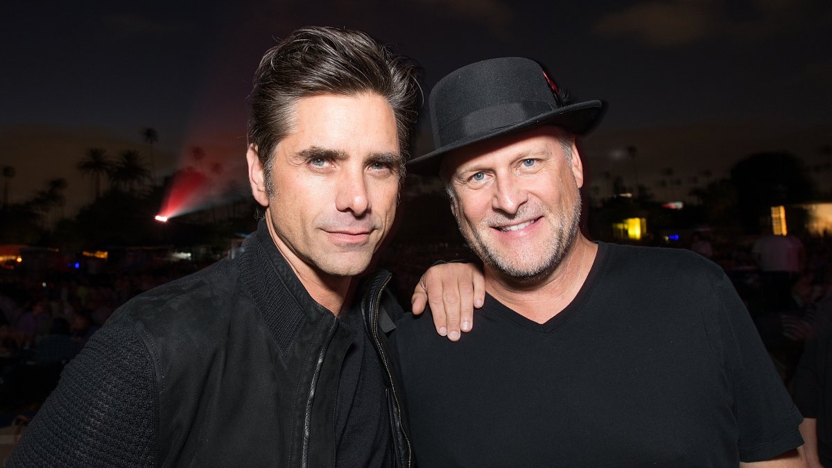 John Stamos helps Dave Coulier shave his head amid cancer battle