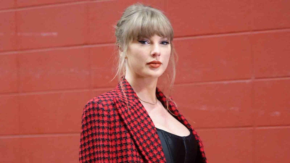 Taylor Swift politely corrects security guard while arriving at Kansas City Chiefs game