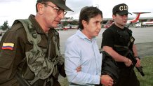 (FILE) This file picture shows presumed drug trafficker Fabio Ochoa Vasquez (C) being escorted by Colombian police 13 October, 1999 in Bogota after his capture. Colombian President Andres Pastrana has authorized the extradition of Ochoa 27 August, 2001 to the US according to an official in the president's office. AFP PHOTO (Photo by JAVIER CASELLA / COLOMBIAN POLICE / AFP) (Photo by JAVIER CASELLA/COLOMBIAN POLICE/AFP via Getty Images)