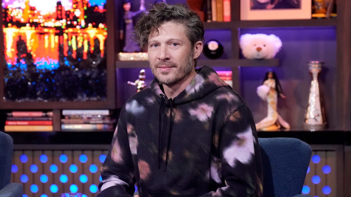 Actor Zach Gilford shares shocking photos of swollen face Actor Zach Gilford shares shocking photos of swollen face