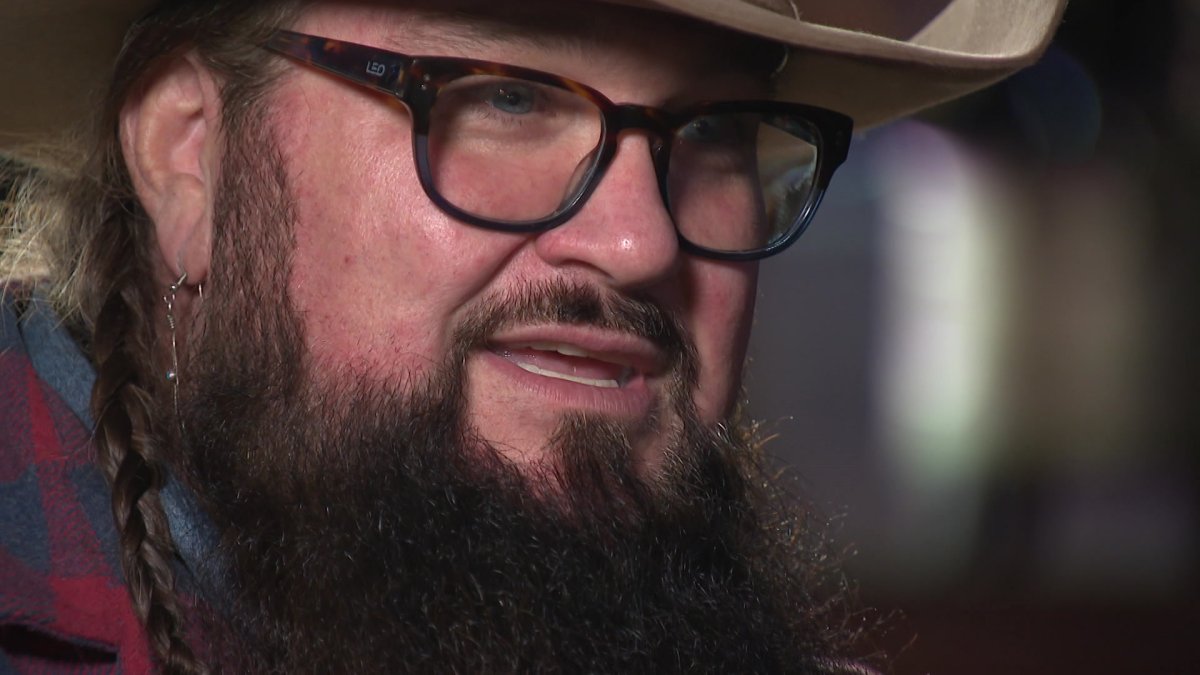 'The Voice' winner Sundance Head returns to the stage after accidental shooting