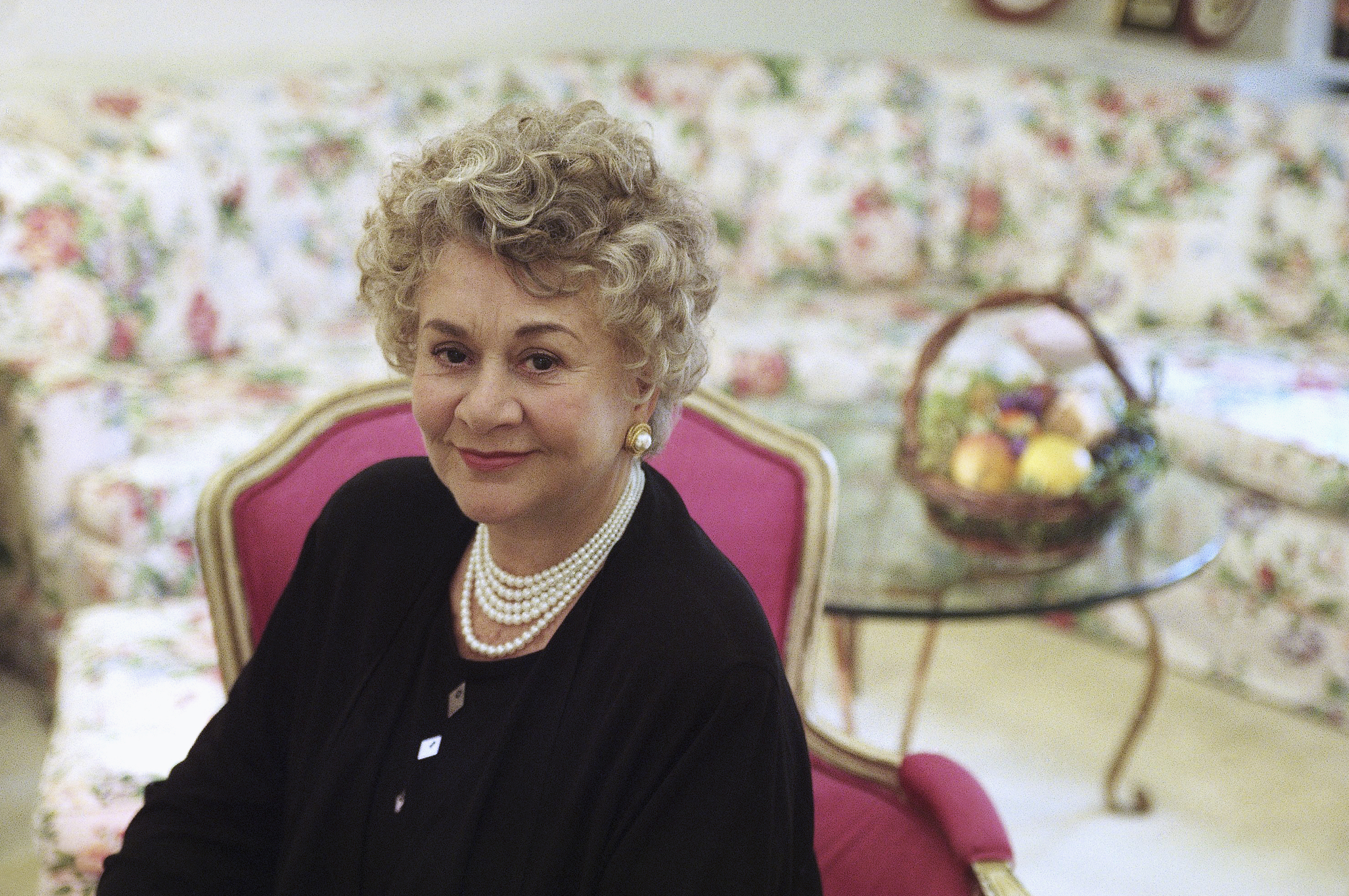 Tony Award-winning actor Joan Plowright, widow of Laurence Olivier, dies at 95