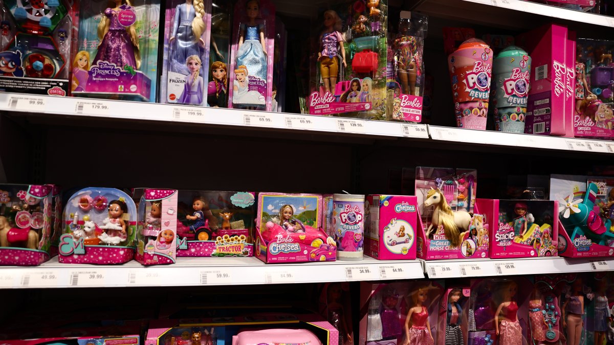 Here's the deal on the AI action figure trend you're seeing all over social media