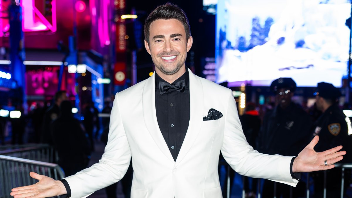 ‘Mean Girls' star Jonathan Bennett re-creates Kathie Lee's ‘iconic' cruise commercial — see how she reacted ‘Mean Girls' star Jonathan Bennett re-creates Kathie Lee's ‘iconic' cruise commercial — see how she reacted