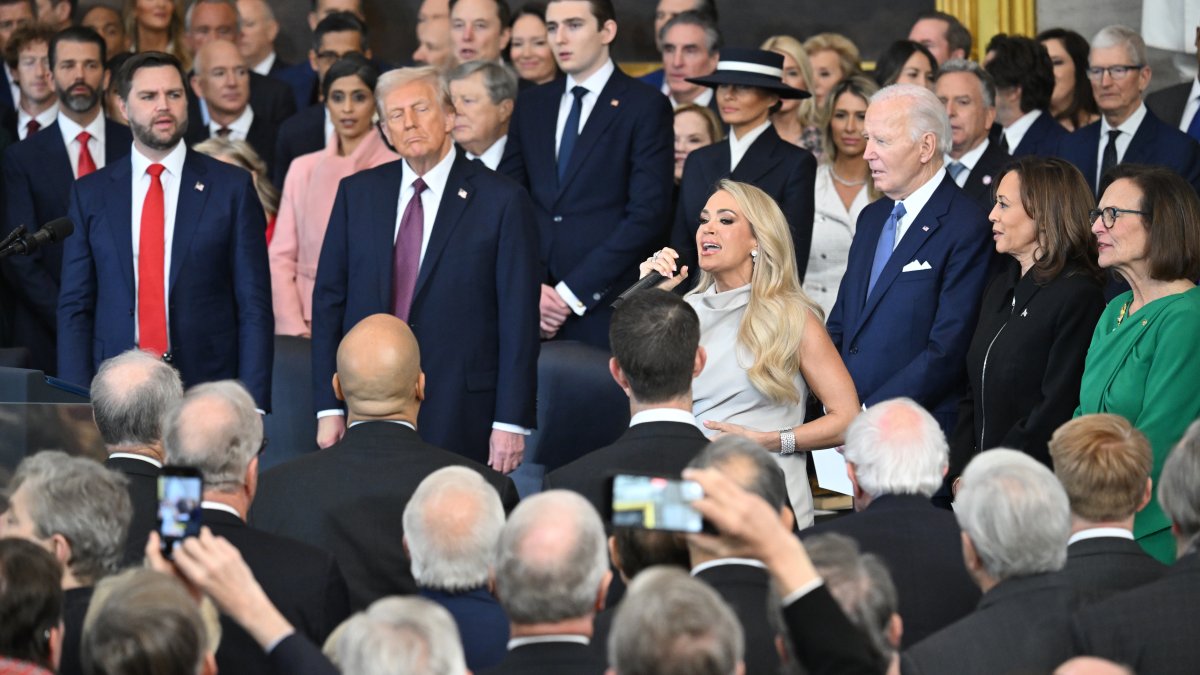 Carrie Underwood improvises ‘America the Beautiful' at Trump inauguration after tech issue