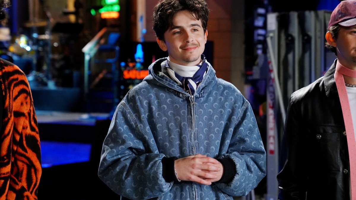 Timothée Chalamet shows off his singing skills in ‘SNL' ‘double duty' hosting gig