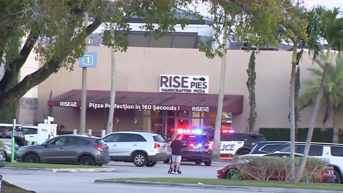 Man stabbed woman then fatally shot himself at Miami International Mall ...