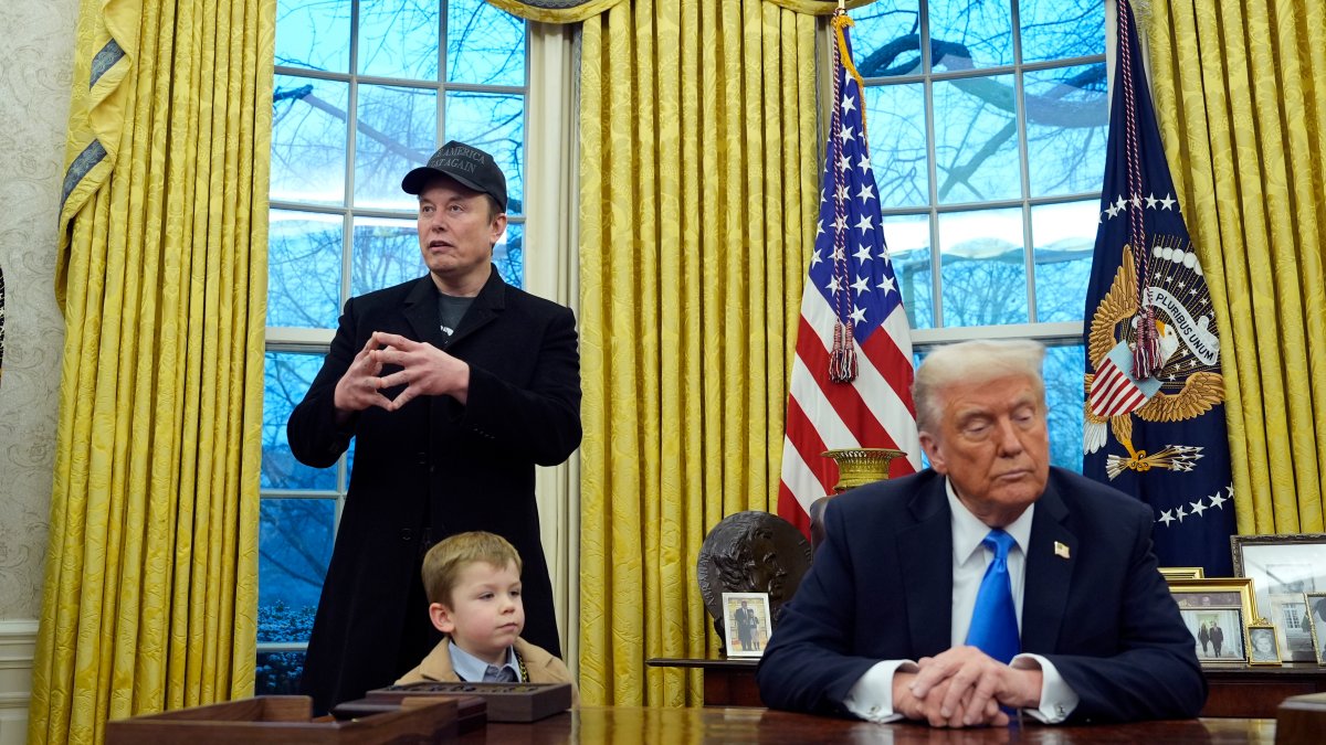 Elon Musk's ex Grimes speaks out after he brings their son, 4, to White House press conference