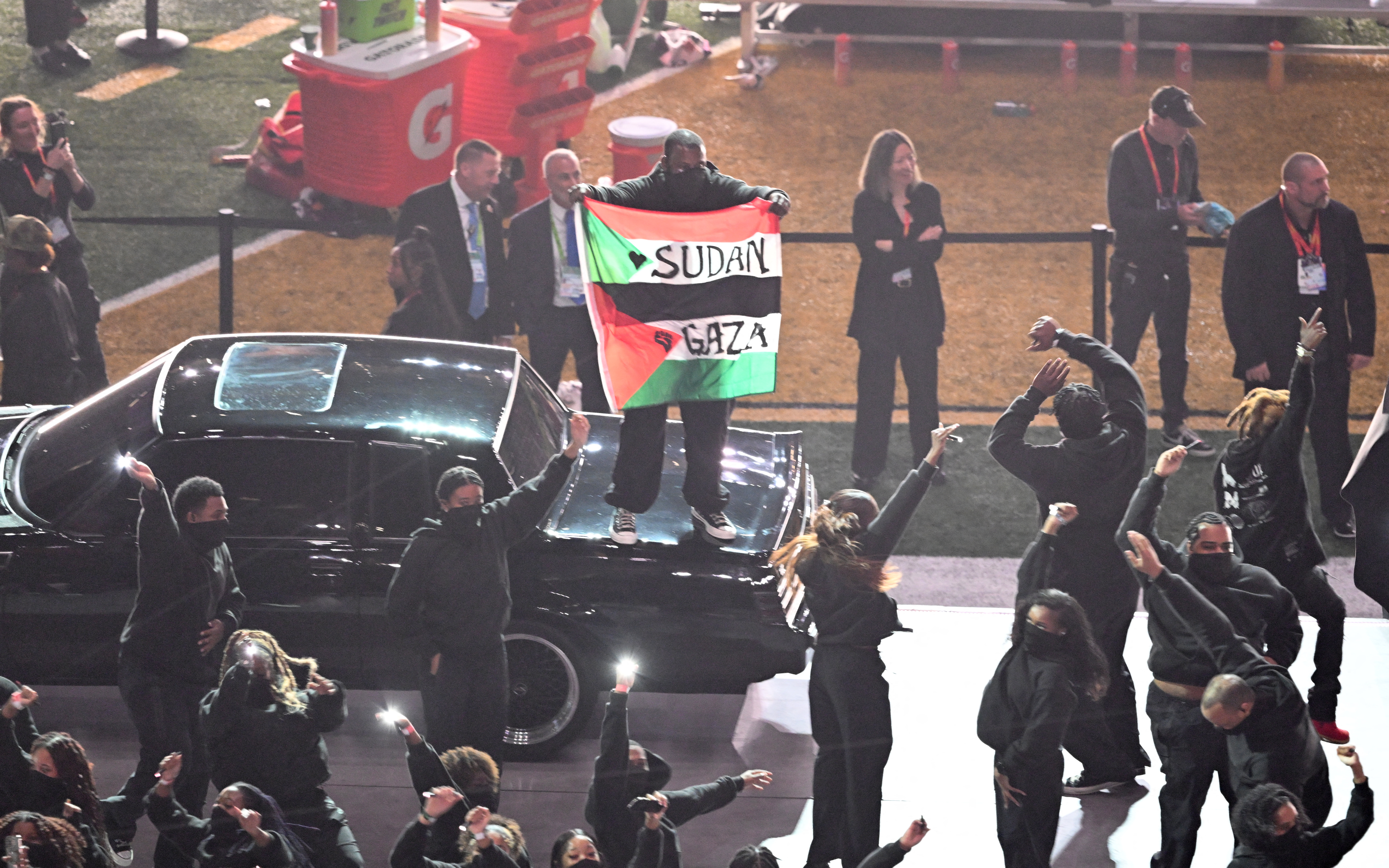 Super Bowl halftime show dancer displays Palestinian flag during Kendrick Lamar performance Super Bowl halftime show dancer displays Palestinian flag during Kendrick Lamar performance
