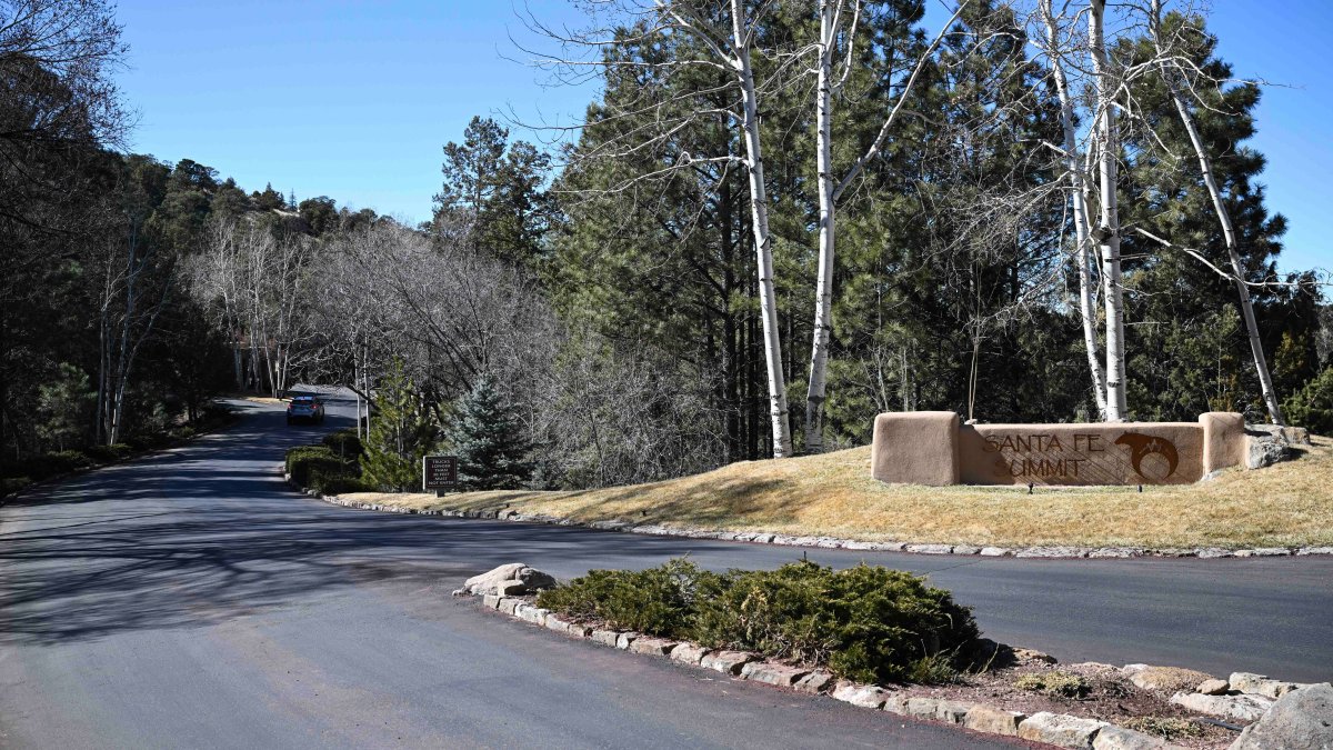 Bodycam video shows deputies arriving at Gene Hackman and Betsy Arakawa’s home