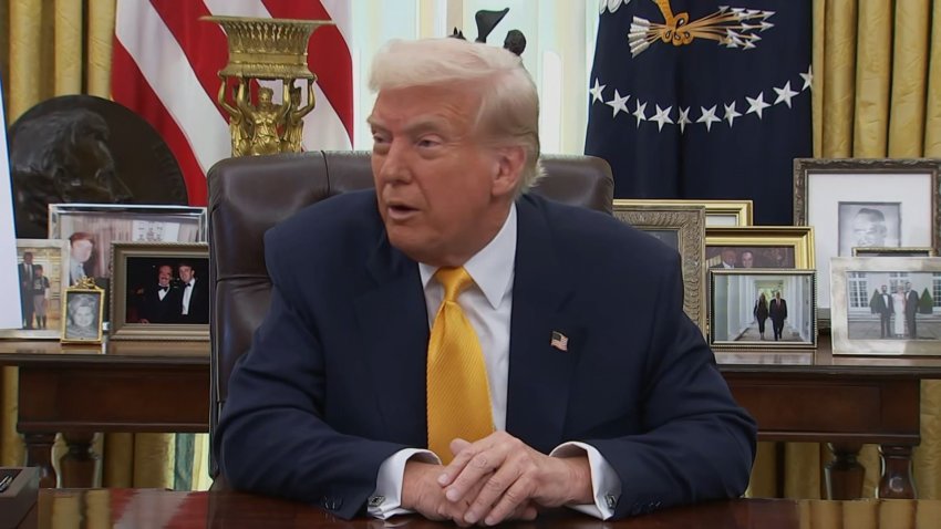 Donald Trump in oval office