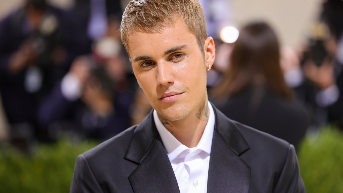 Justin Bieber's dad shares rare photo of singer with his siblings