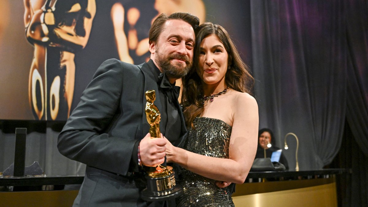 Kieran Culkin says his wife promised him 4 kids if he won an Oscar — and he just did Kieran Culkin says his wife promised him 4 kids if he won an Oscar — and he just did