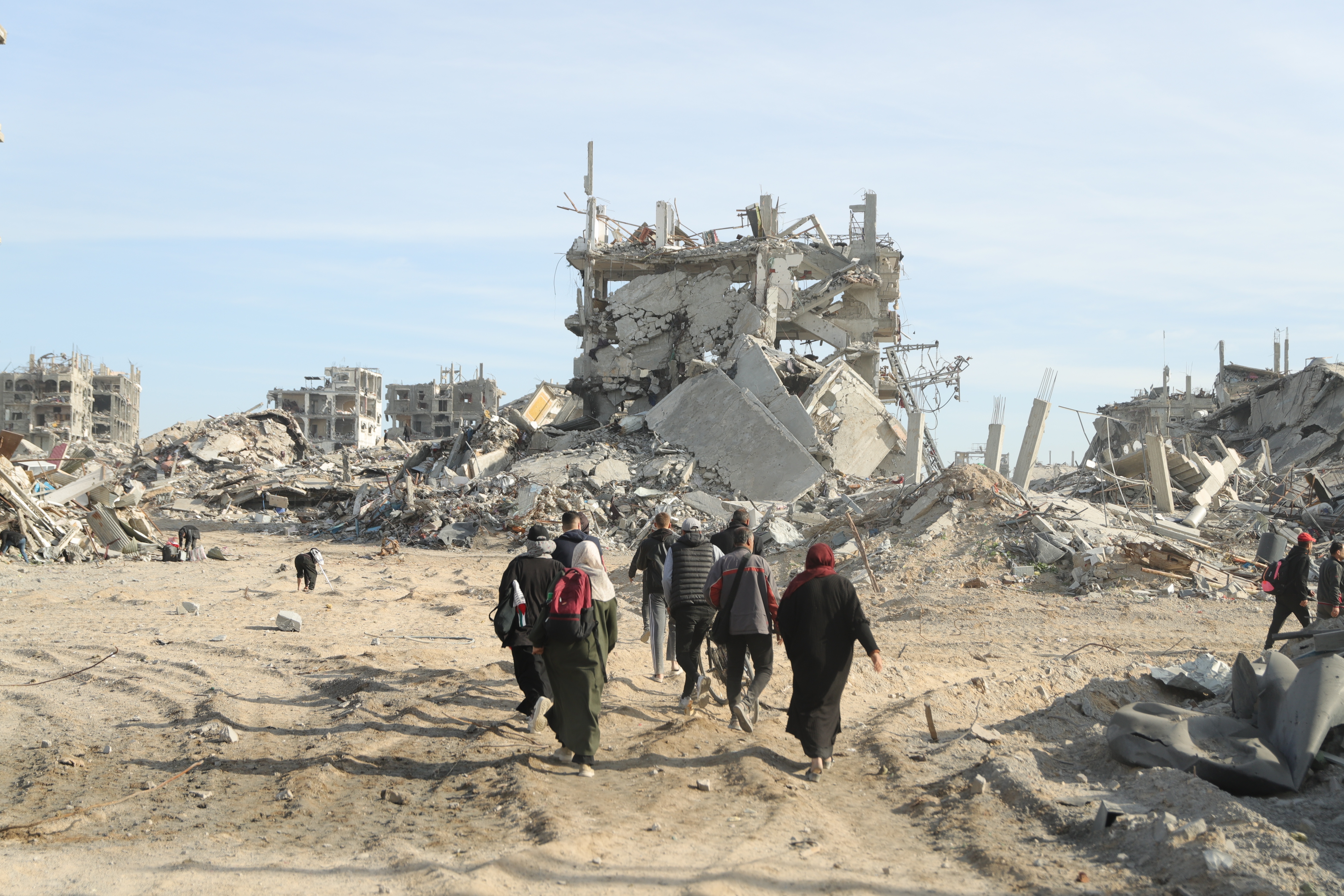 Palestinians continue to return to Beit Lahia,