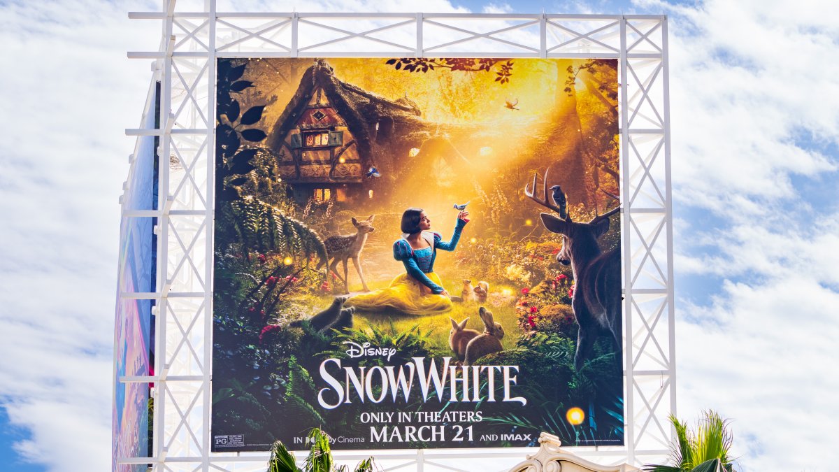 ‘Snow White' opens with a sleepy  million at box office