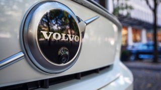 [CNBC] Volvo Cars launches $1.9 billion cost-cutting drive, scraps financial guidance as earnings fall