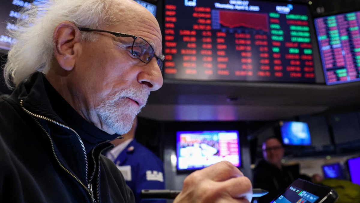 Dow futures fall 900 points as Trump tariff market collapse worsens