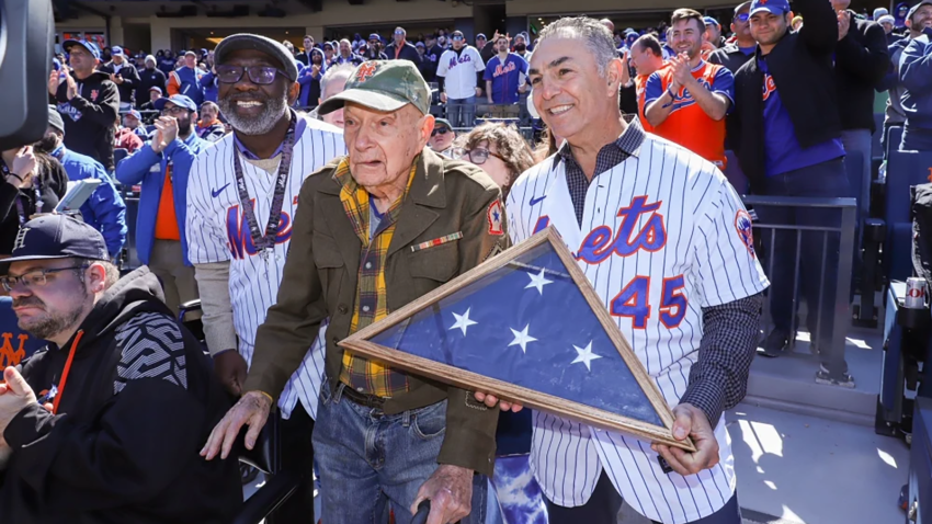 Seymour Weiner with Mookie Wilson, left, and John Franco