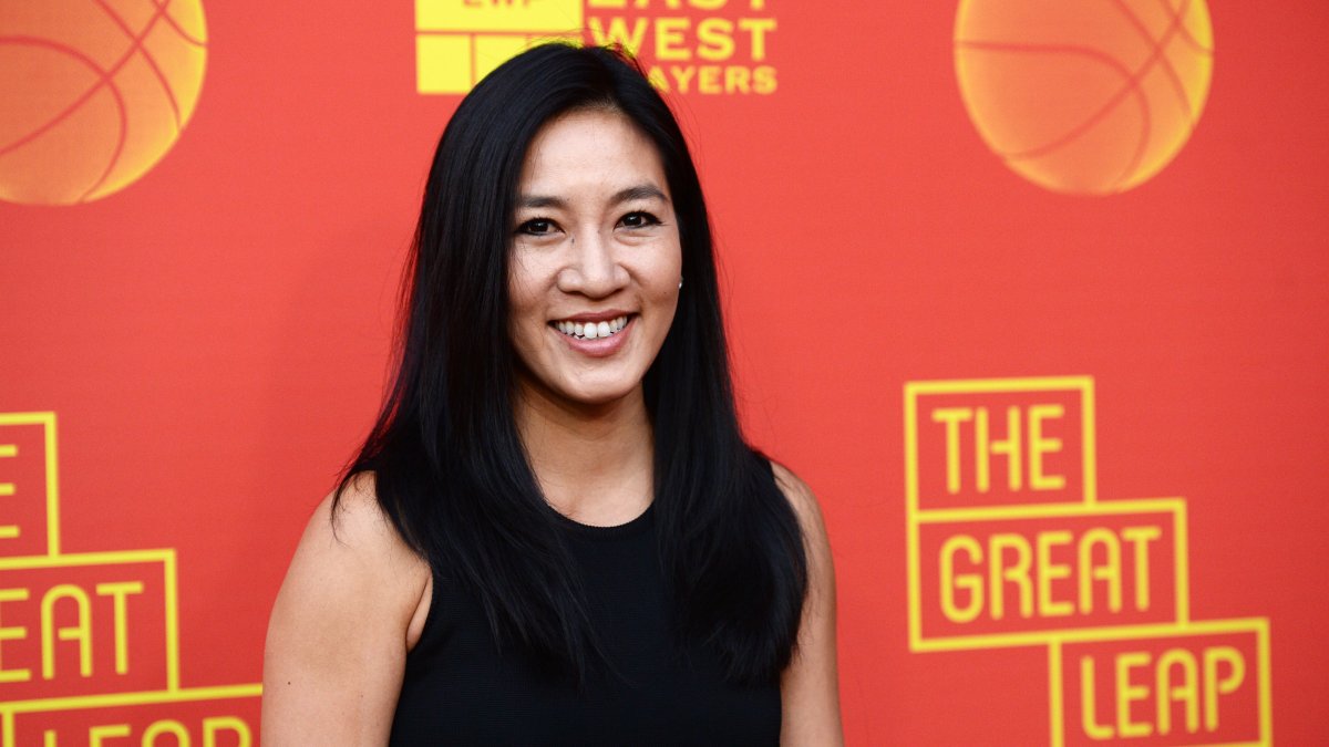 See Michelle Kwan's 3-year-old daughter Kalista take her first ice skating steps