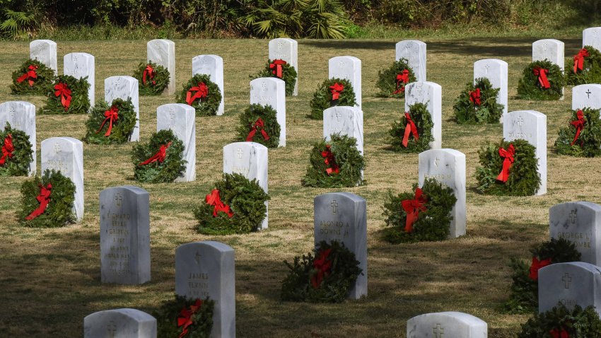 BUSHNELL, FLORIDA, UNITED STATES – 2020/12/19: Wreaths are seen at the headstones of U.S. military veterans at Florida National Cemetery.
Today, National Wreaths across America Day, volunteers placed 1.7 million wreaths at 2,557 participating locations across the United States as a way to remember and honor America’s fallen veterans. (Photo by Paul Hennessy/SOPA Images/LightRocket via Getty Images)