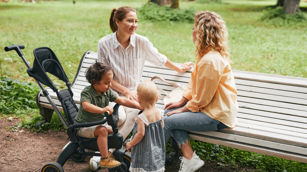 Man without kids wonders why parents ‘don’t have friends’ … and parents have thoughts Man without kids wonders why parents ‘don’t have friends’ … and parents have thoughts